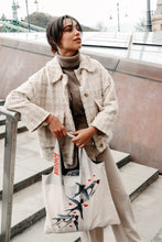 Kép betöltése a galériamegjelenítőbe: Swallows and Hearts Shopping Bag