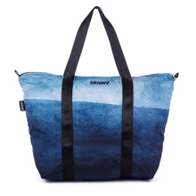 Kép betöltése a galériamegjelenítőbe: Deep Blue Horizon Weekender