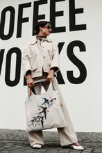 Kép betöltése a galériamegjelenítőbe: Swallows and Hearts Shopping Bag