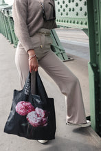 Kép betöltése a galériamegjelenítőbe: Peonies Shopping Bag