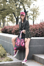 Kép betöltése a galériamegjelenítőbe: Dark Blooming Flowers Shopping Bag