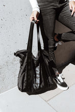 Kép betöltése a galériamegjelenítőbe: Black on Black Weekender
