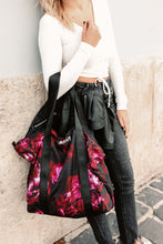 Kép betöltése a galériamegjelenítőbe: Dark Blooming Flowers Weekender