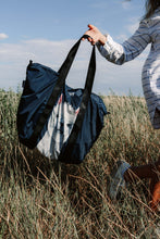 Kép betöltése a galériamegjelenítőbe: Lama Face Weekender