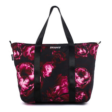 Kép betöltése a galériamegjelenítőbe: Dark Blooming Flowers Weekender