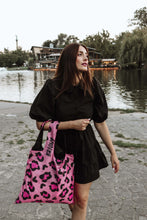 Kép betöltése a galériamegjelenítőbe: Pink Leopard Shopping Bag