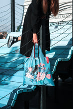 Kép betöltése a galériamegjelenítőbe: Floral Bird Shopping Bag x Rosehip