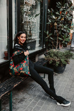 Kép betöltése a galériamegjelenítőbe: Leopard & Roses Shopping Bag