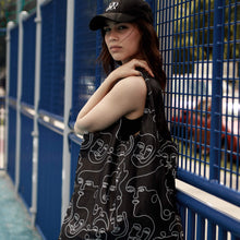 Kép betöltése a galériamegjelenítőbe: Line Art Faces Shopping Bag