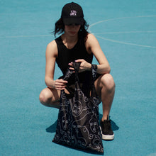 Kép betöltése a galériamegjelenítőbe: Line Art Faces Shopping Bag