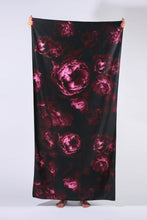 Kép betöltése a galériamegjelenítőbe: Blooming Flowers Beach Towel 180x90cm
