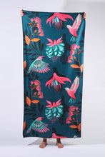 Kép betöltése a galériamegjelenítőbe: Hummingbird Beach Towel 180x90cm
