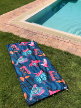 Kép betöltése a galériamegjelenítőbe: Hummingbird Beach Towel 180x90cm
